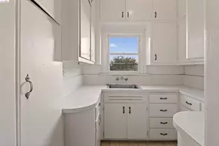2338 Roosevelt Ave, Berkeley, CA 94703 - Photo 16