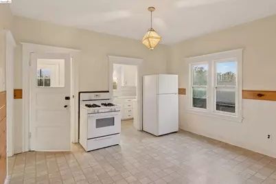 2338 Roosevelt Ave, Berkeley, CA 94703 - Photo 14