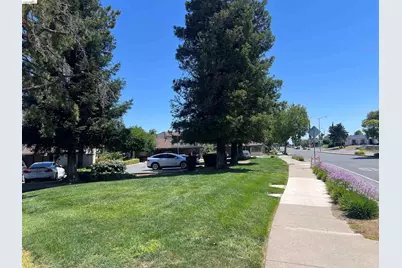 2603 Hampton Ln, Antioch, CA 94509 - Photo 2