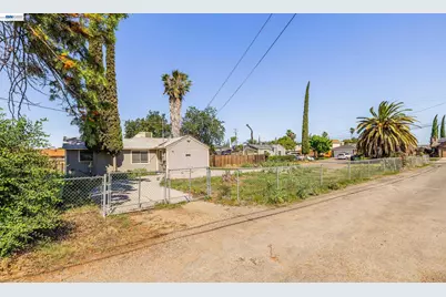 252 Clover Rd, Tracy, CA 95376 - Photo 2