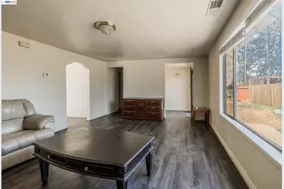 252 Clover Rd, Tracy, CA 95376 - Photo 8