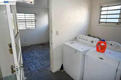 8809 Seneca Street, Oakland, CA 94605 - Photo 28