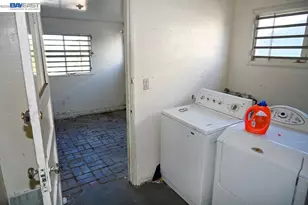 8809 Seneca St, Oakland, CA 94605 - Photo 28