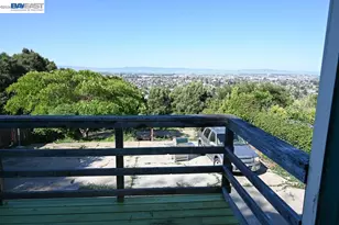 8809 Seneca St, Oakland, CA 94605 - Photo 8