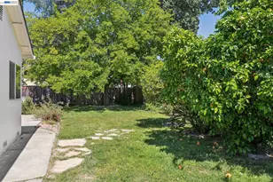 2884 Lyon Cir, Concord, CA 94518 - Photo 18
