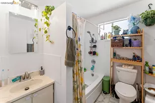 408 38th St, Oakland, CA 94609 - Photo 16
