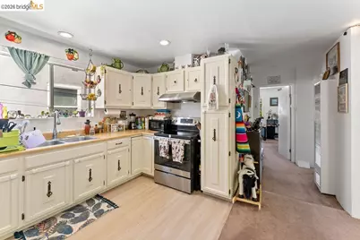 408 38th St, Oakland, CA 94609 - Photo 14
