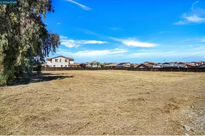 2585 Macarthur Dr, Tracy, CA 95376 - Photo 34
