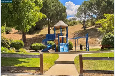 2407 Saybrook Pl, Martinez, CA 94553 - Photo 38