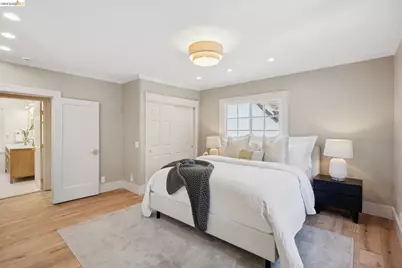 976 Grosvenor Pl, Oakland, CA 94610 - Photo 30
