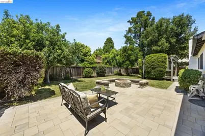 2715 Lyon Cir, Concord, CA 94518 - Photo 36