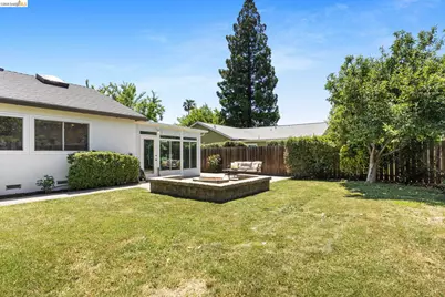 2715 Lyon Cir, Concord, CA 94518 - Photo 34