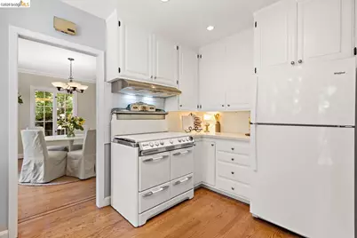 859 Sunnyhills Rd, Oakland, CA 94610 - Photo 18