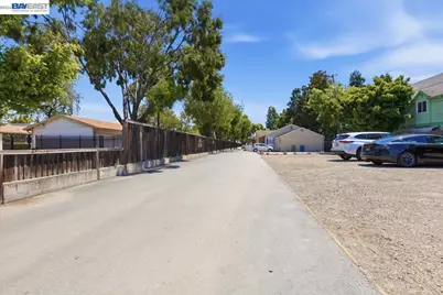 882 Tennyson Rd, Hayward, CA 94544 - Photo 12