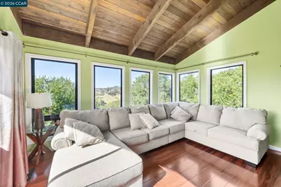 27468 Hayward Blvd, Hayward, CA 94542 - Photo 10