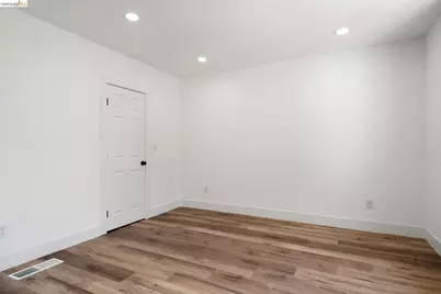 4006 Carrington St, Oakland, CA 94601 - Photo 34