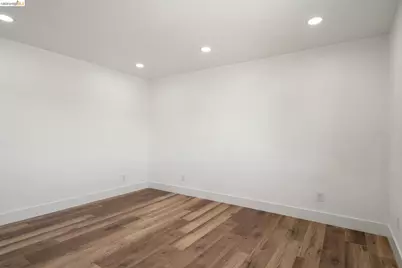 4006 Carrington St, Oakland, CA 94601 - Photo 32