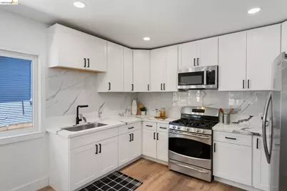 4006 Carrington St, Oakland, CA 94601 - Photo 8
