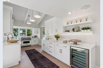 6200 Wood Dr, Oakland, CA 94611 - Photo 32