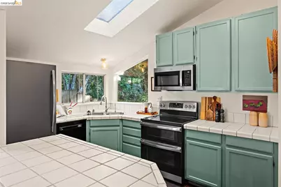3001 Jordan Rd, Oakland, CA 94602 - Photo 20