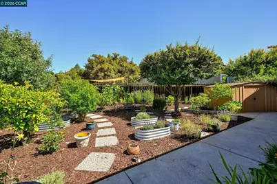 941 Tyler Ct, Concord, CA 94518 - Photo 36