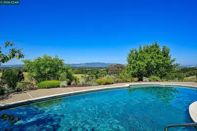 941 Tyler Ct, Concord, CA 94518 - Photo 32