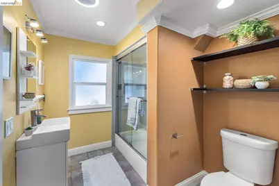 7523 Outlook Ave, Oakland, CA 94605 - Photo 16