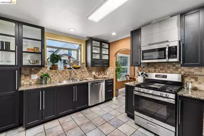 7523 Outlook Ave, Oakland, CA 94605 - Photo 10