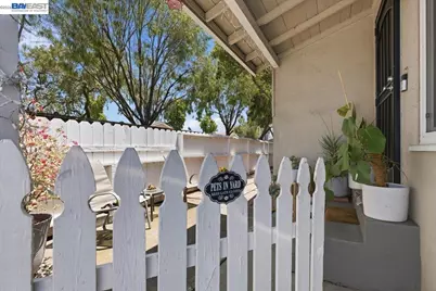 882 Tennyson Rd, Hayward, CA 94544 - Photo 2