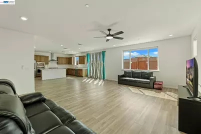 15887 Brownstone Ct, Lathrop, CA 95330 - Photo 30