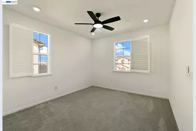 15887 Brownstone Ct, Lathrop, CA 95330 - Photo 32