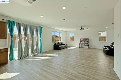 15887 Brownstone Ct, Lathrop, CA 95330 - Photo 16
