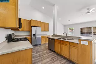 2037 Highland Dr, Concord, CA 94520 - Photo 12