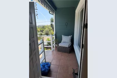 8041 Greenly Dr, Oakland, CA 94605 - Photo 4