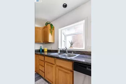 8041 Greenly Dr, Oakland, CA 94605 - Photo 8