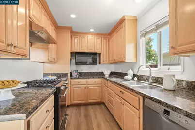1346 Maryland Dr, Concord, CA 94521 - Photo 16