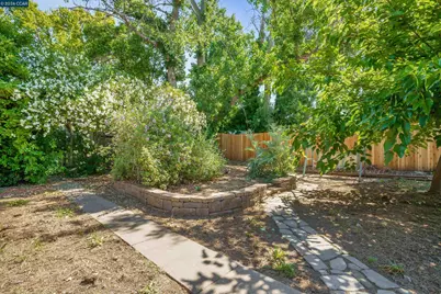 144 Roslyn Dr, Concord, CA 94518 - Photo 30