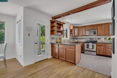 144 Roslyn Dr, Concord, CA 94518 - Photo 2