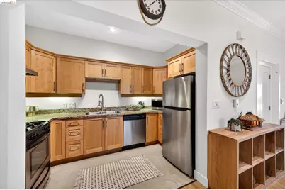 574 48th St #403, Oakland, CA 94609 - Photo 10