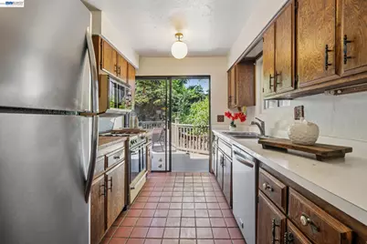 3231 Wisconsin St, Oakland, CA 94602 - Photo 8