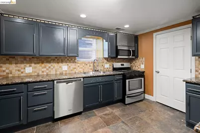 7523 Outlook Ave, Oakland, CA 94605 - Photo 42