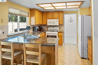 1110 Plymouth Dr, Tracy, CA 95376 - Photo 8