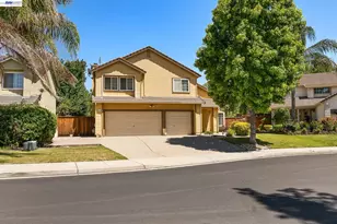 1110 Plymouth Dr, Tracy, CA 95376 - Photo 2
