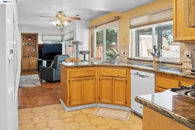 1110 Plymouth Dr, Tracy, CA 95376 - Photo 10