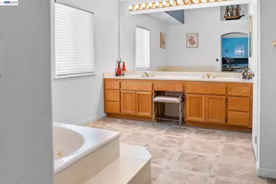 1110 Plymouth Dr, Tracy, CA 95376 - Photo 20