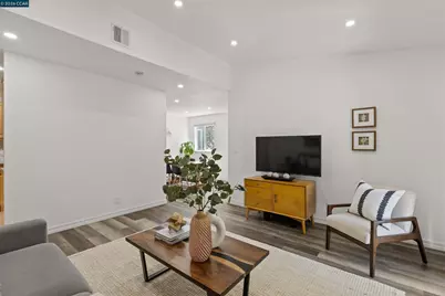 760 Canyon Oaks Dr #H, Oakland, CA 94605 - Photo 4