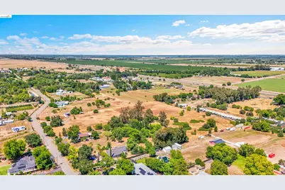 7750 Locke Rd, Vacaville, CA 95688 - Photo 4