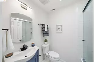 107 Covington St, Oakland, CA 94605 - Photo 12