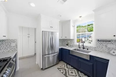 107 Covington St, Oakland, CA 94605 - Photo 8