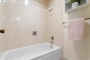 156 Mecartney Rd, Alameda, CA 94502 - Photo 32